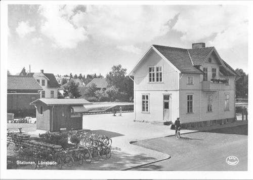 15. Järnvägsstationen och pressbyrån ca 1960