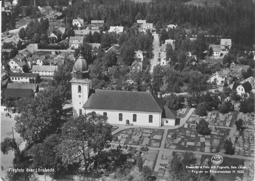 155. Kyrkan och kyrkogården 1943