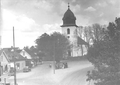 194. Centrum och kyrkan ca 1930