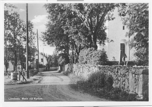 29. Gångväg framför kyrkan 1931