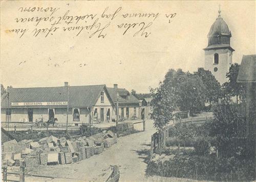 184. Johan Carlesons och kyrkan ca 1905