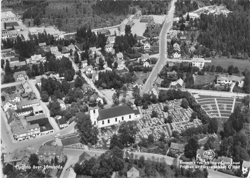 156. Kyrkan och kyrkogården 1956